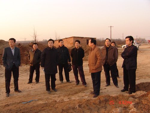 經(jīng)濟技術(shù)開發(fā)區(qū)領(lǐng)導在朱宏路視察