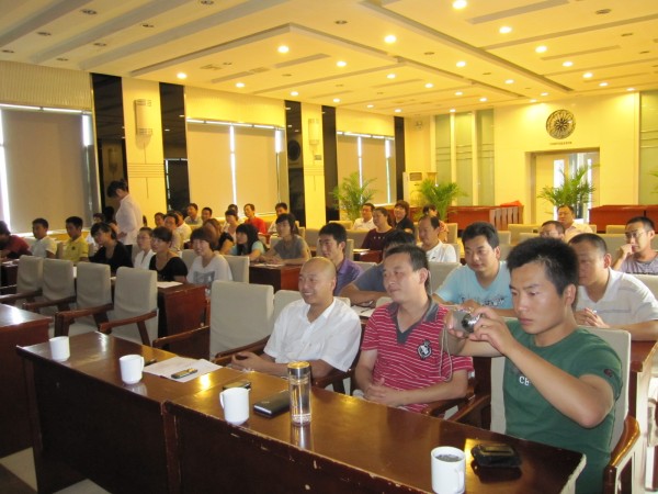 華萃路橋公司“打造狼性團(tuán)隊(duì)”特訓(xùn)營(yíng)活動(dòng)剪影